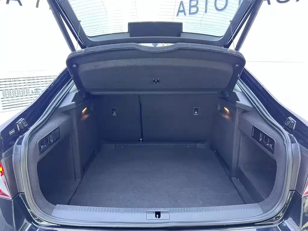 Skoda Superb — фото 17