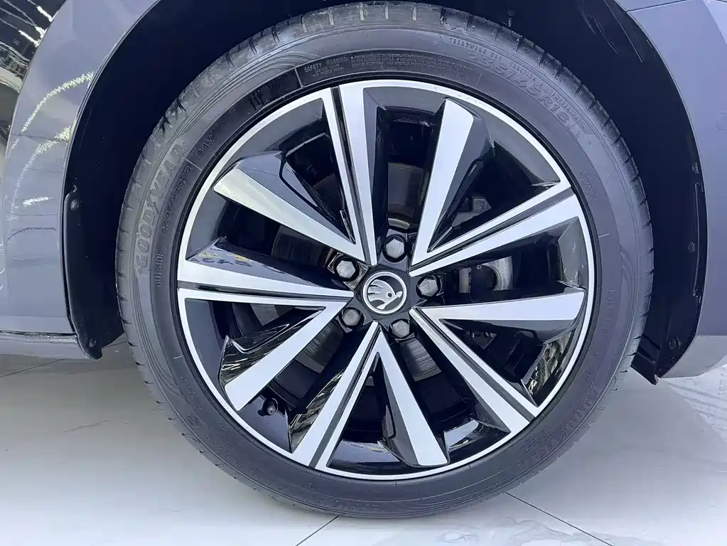 Skoda Superb — фото 20