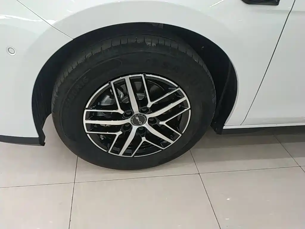 BYD Seal 05 DM-i — фото 23