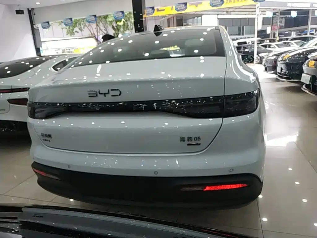 BYD Seal 05 DM-i — фото 6
