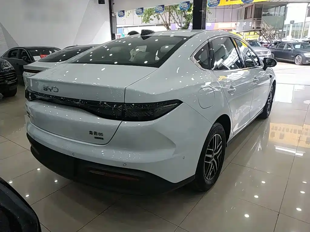 BYD Seal 05 DM-i — фото 7