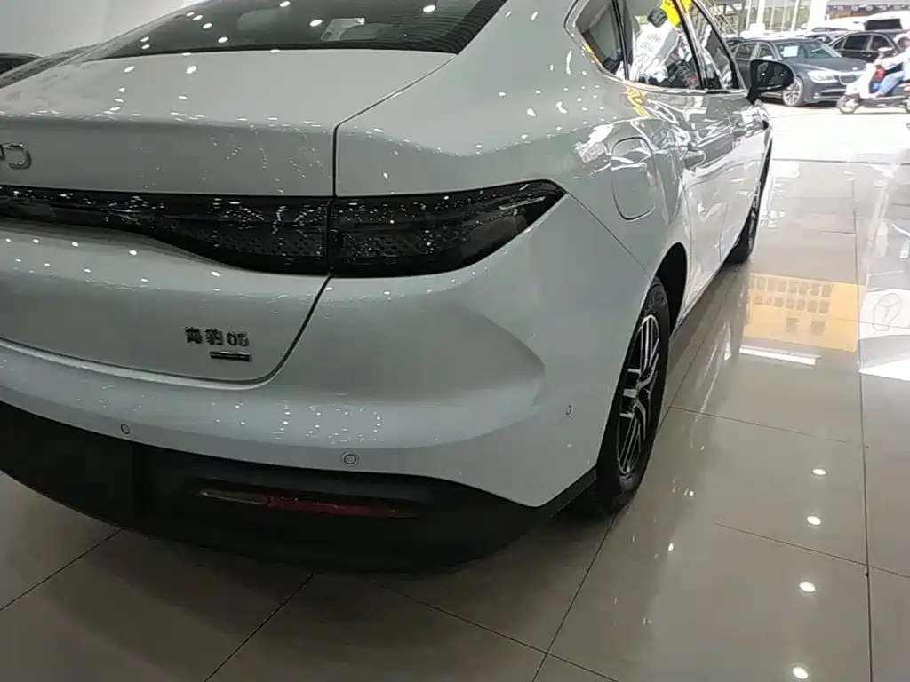 BYD Seal 05 DM-i — фото 8