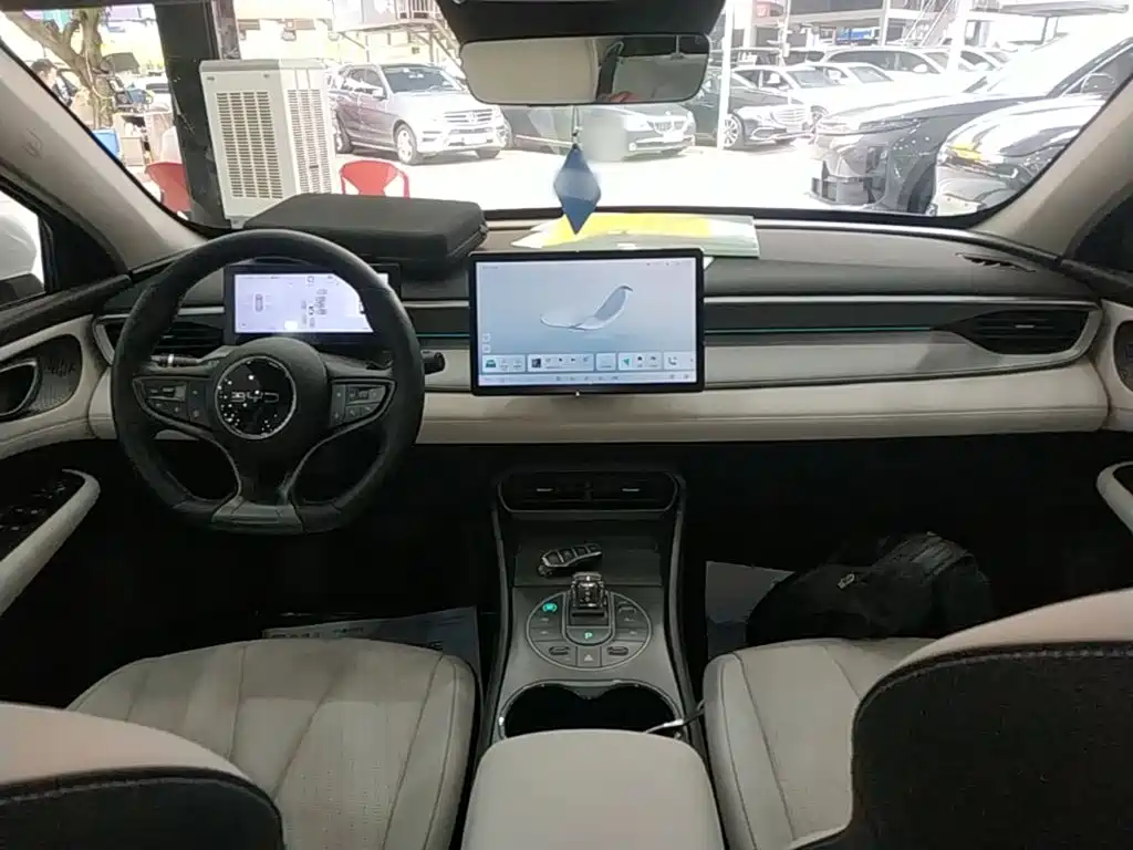 BYD Seal 05 DM-i — фото 10