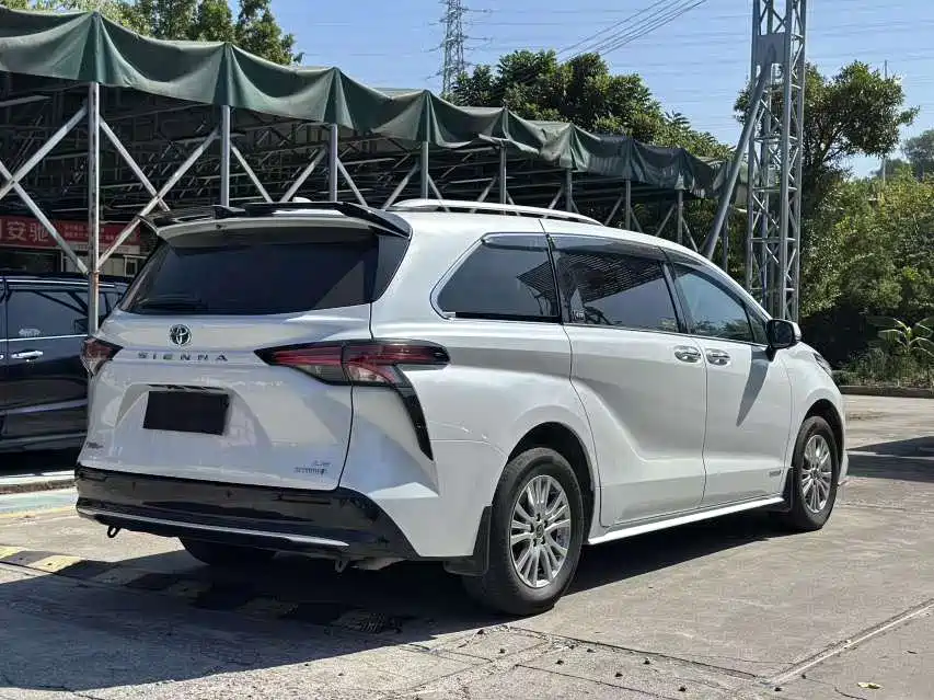 Toyota Sienna — фото 7