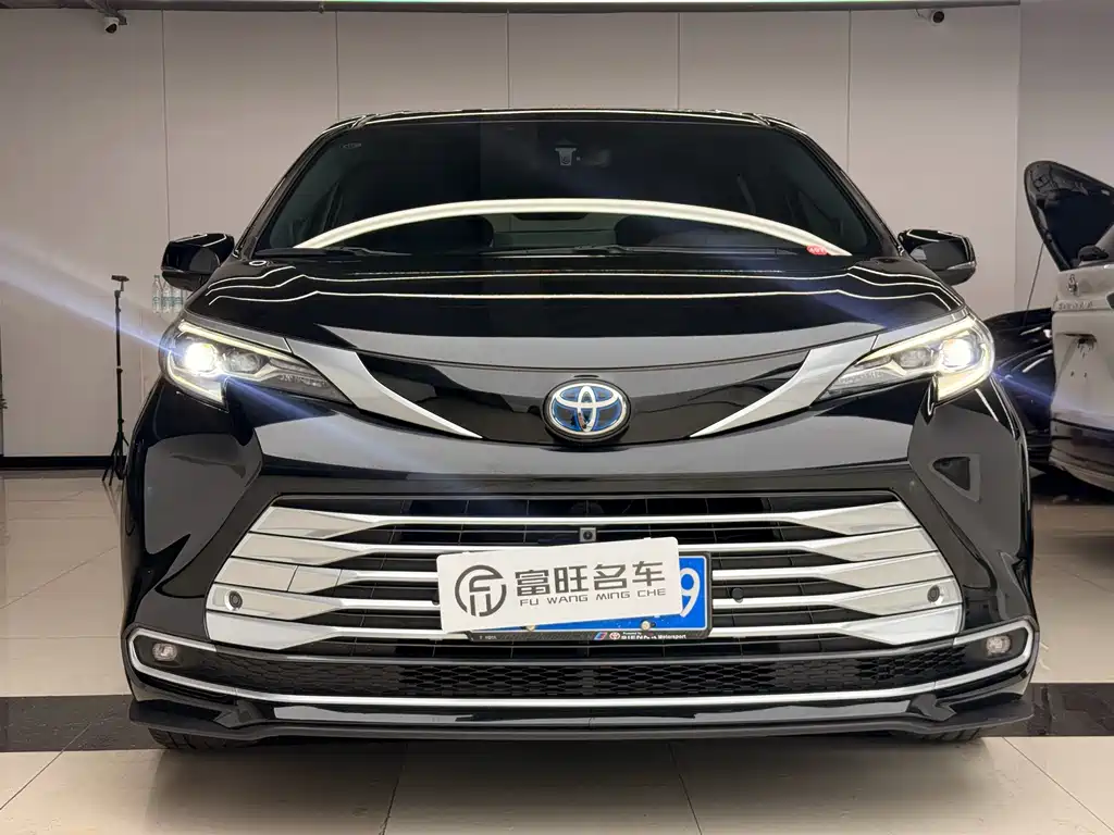 Toyota Sienna — фото 2