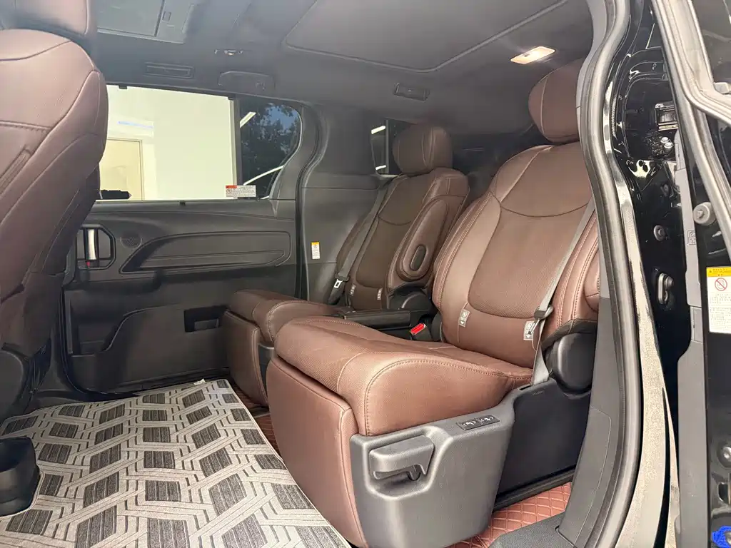Toyota Sienna — фото 15