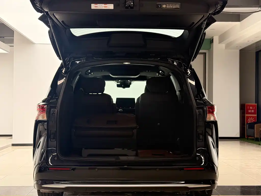 Toyota Sienna — фото 21
