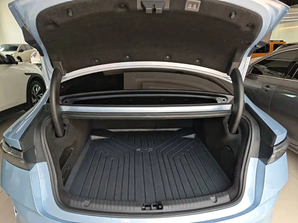 BYD Seal — фото 19