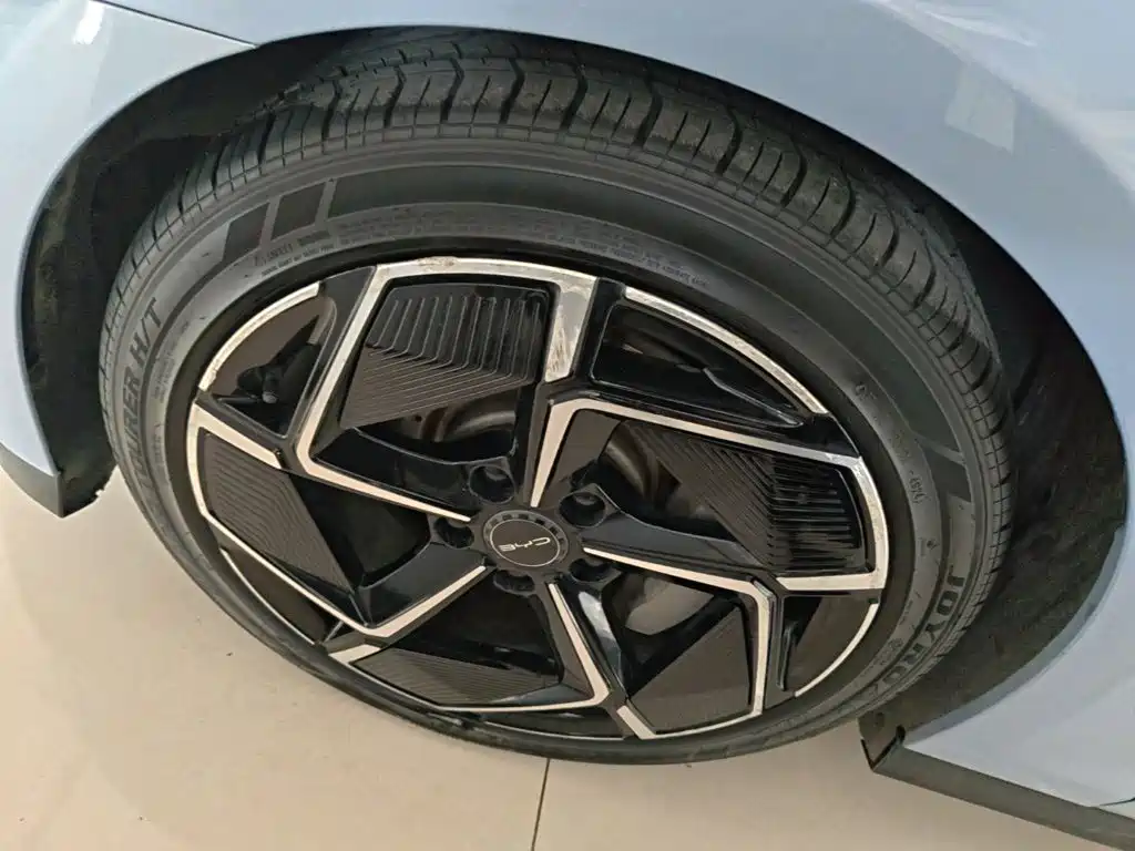 BYD Seal — фото 23