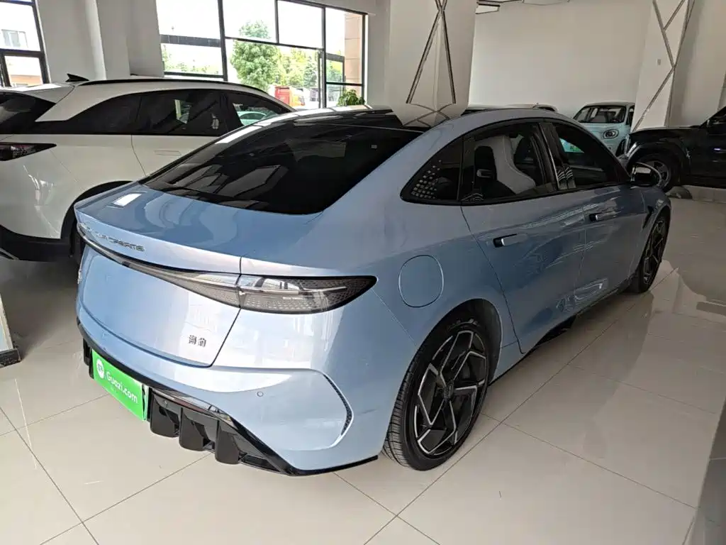 BYD Seal — фото 7