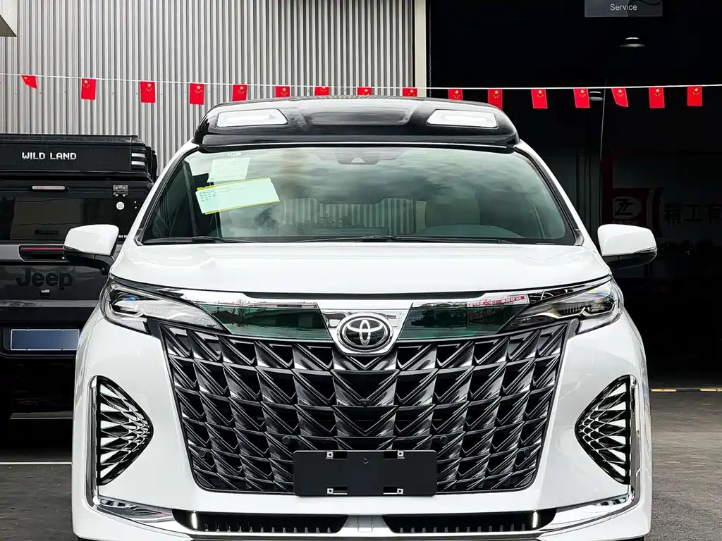 Toyota Granvia — фото 2