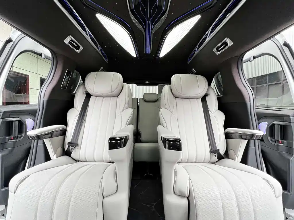 Toyota Granvia — фото 11