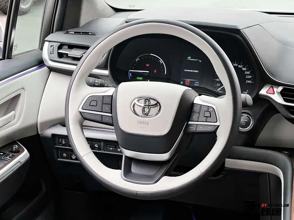 Toyota Granvia — фото 6