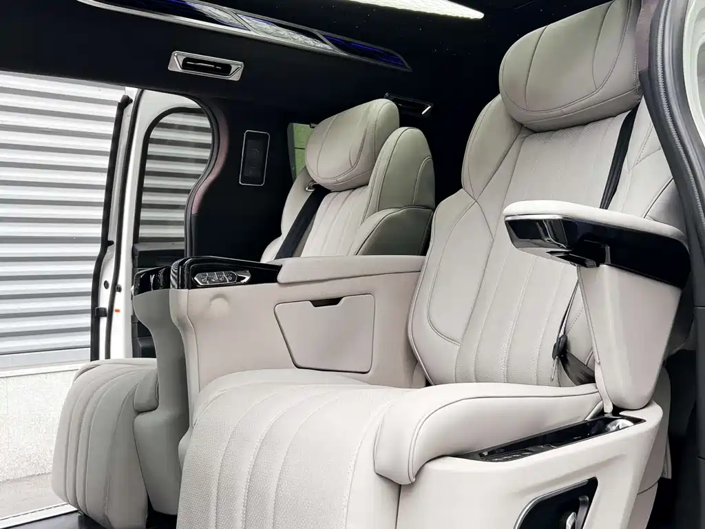 Toyota Granvia — фото 7