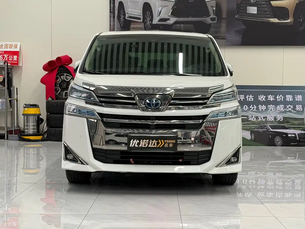 Toyota Vellfire — фото 2