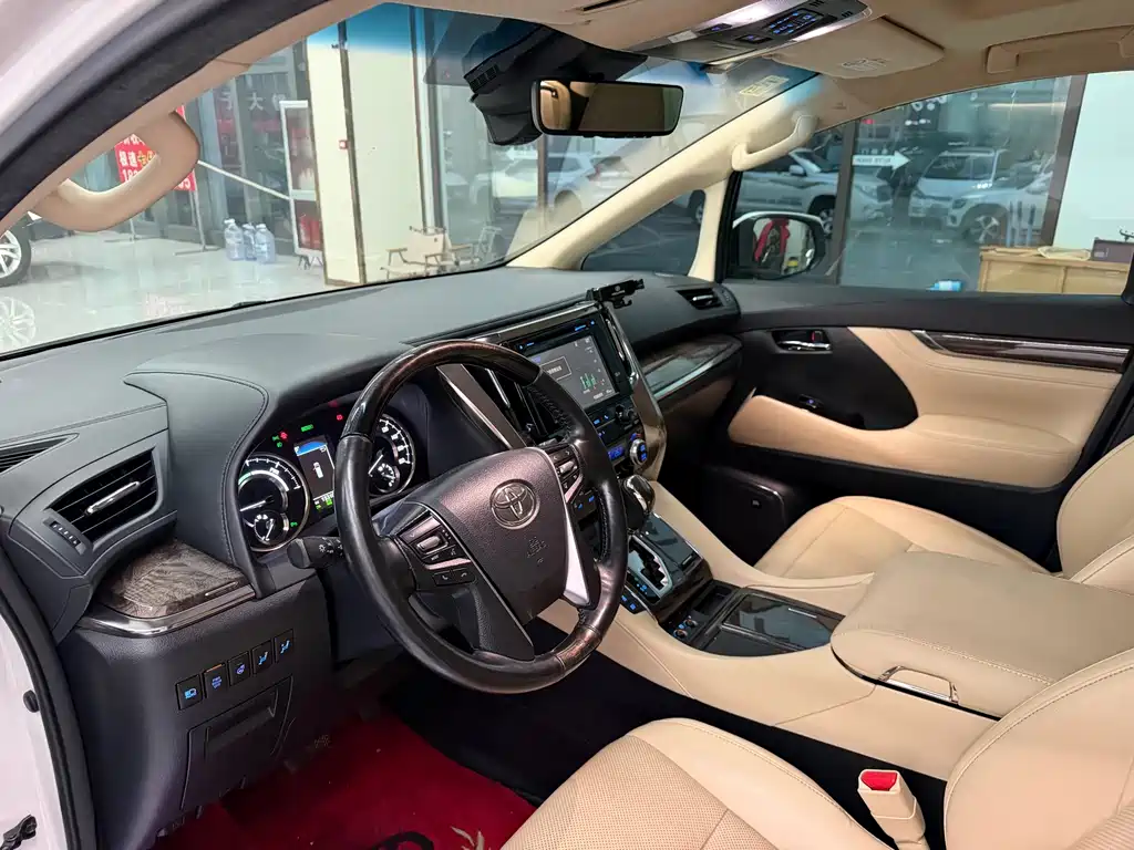 Toyota Vellfire — фото 4