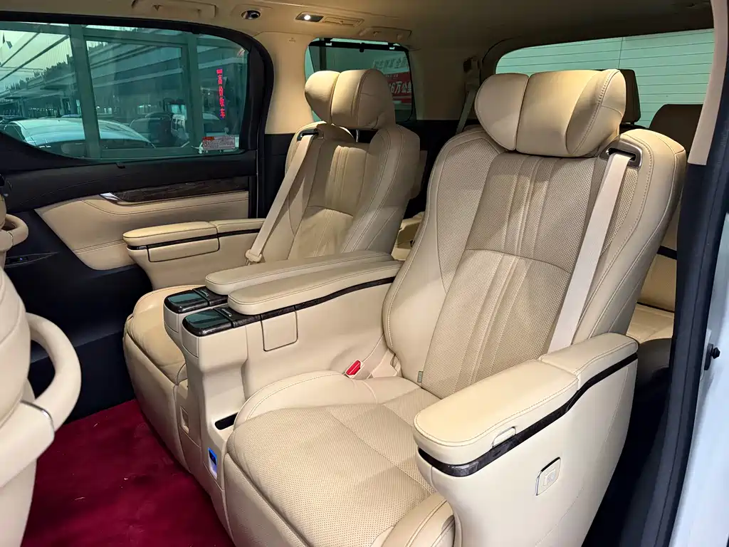 Toyota Vellfire — фото 6