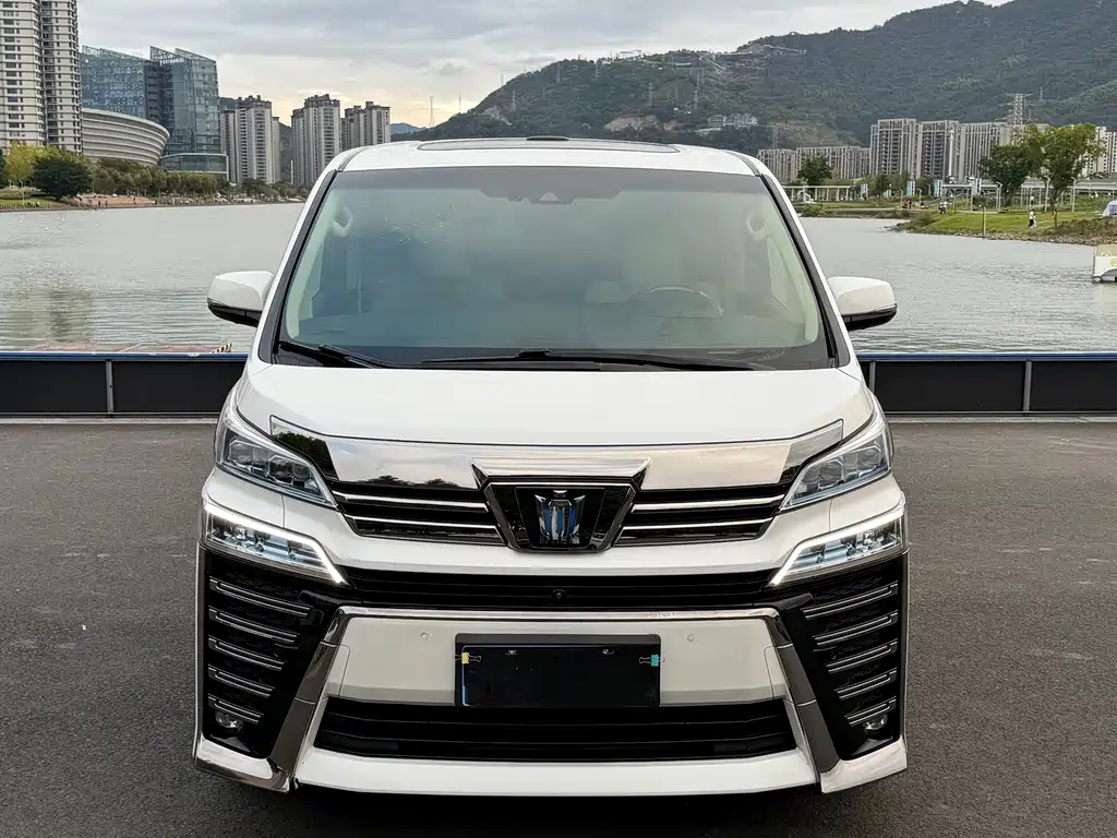 Toyota Vellfire — фото 2