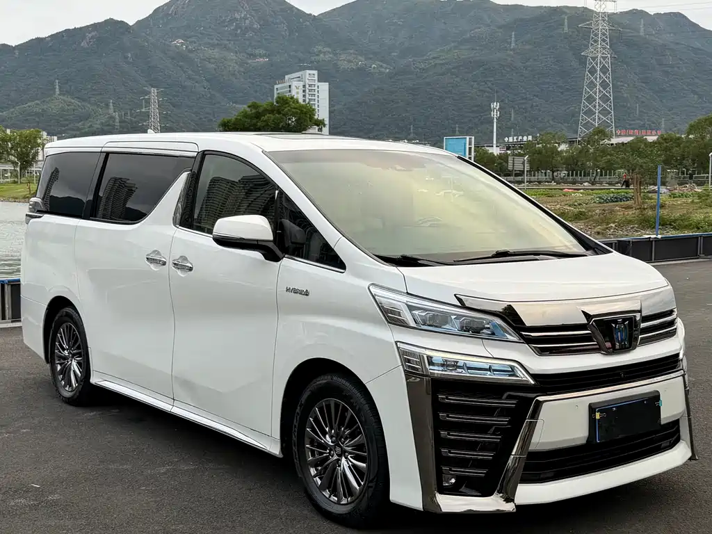 Toyota Vellfire — фото 3