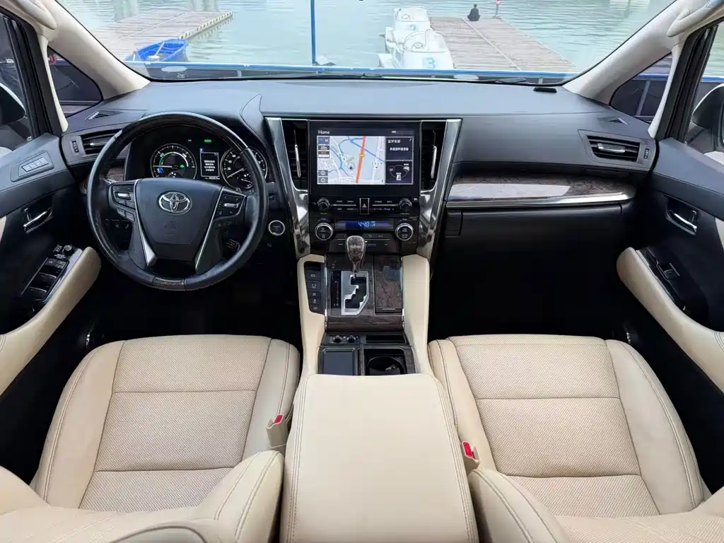 Toyota Vellfire — фото 4