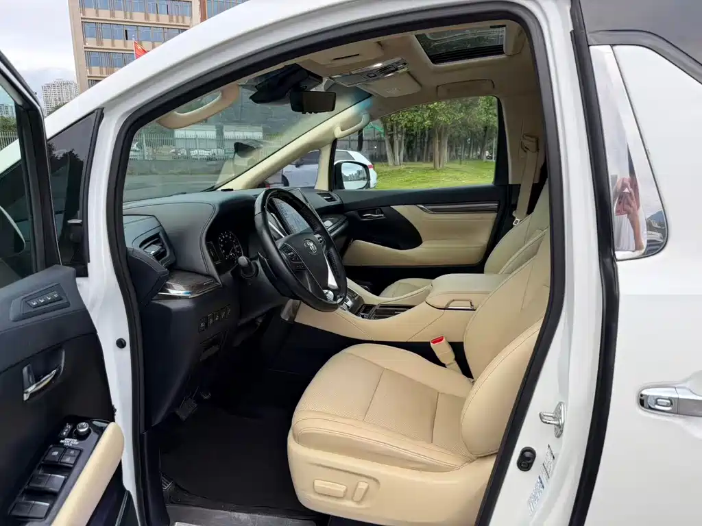 Toyota Vellfire — фото 5