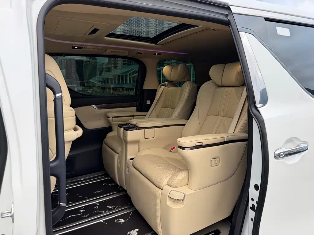 Toyota Vellfire — фото 6