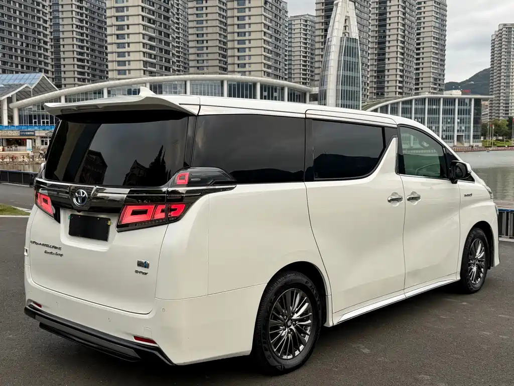 Toyota Vellfire — фото 7