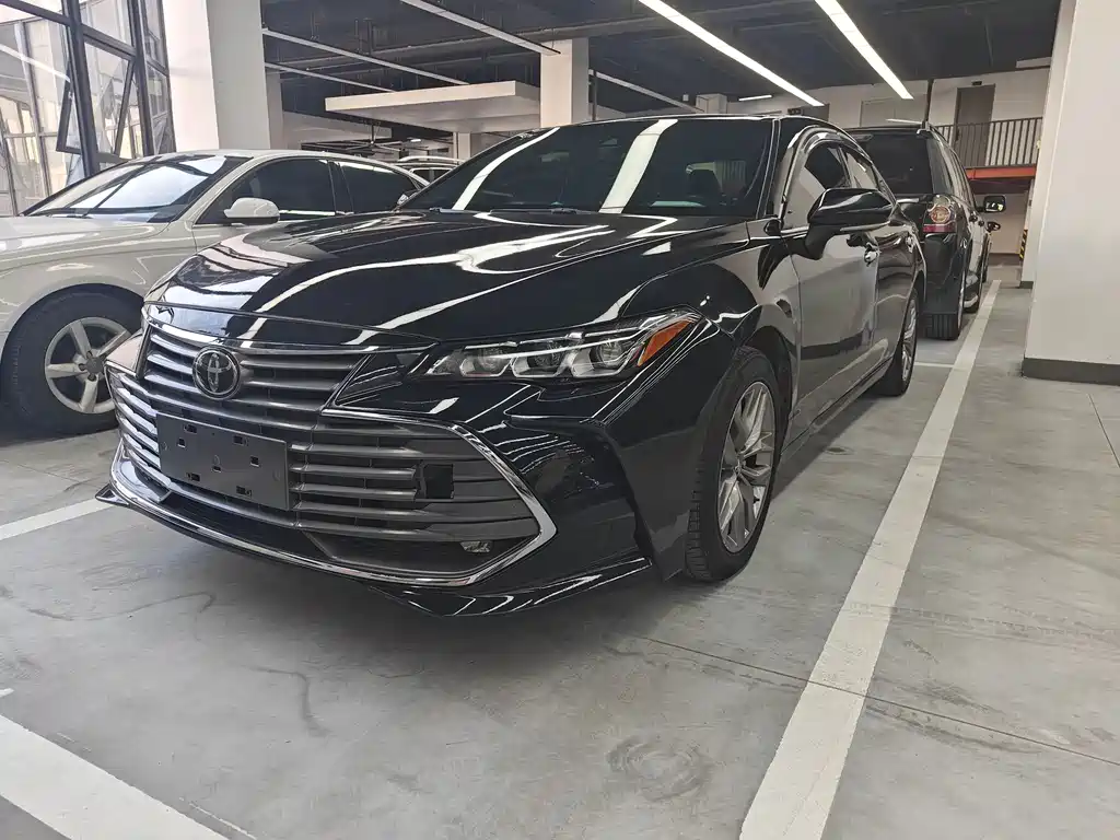 Toyota Avalon — фото 1
