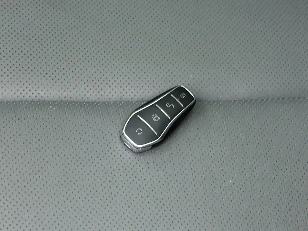 BYD Qin L — фото 11