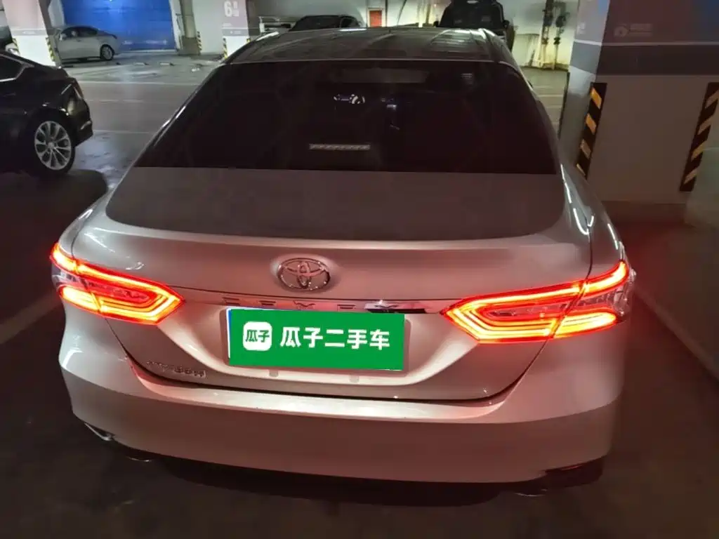 Toyota Camry — фото 5