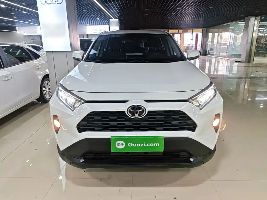 Toyota RAV4 — фото 2