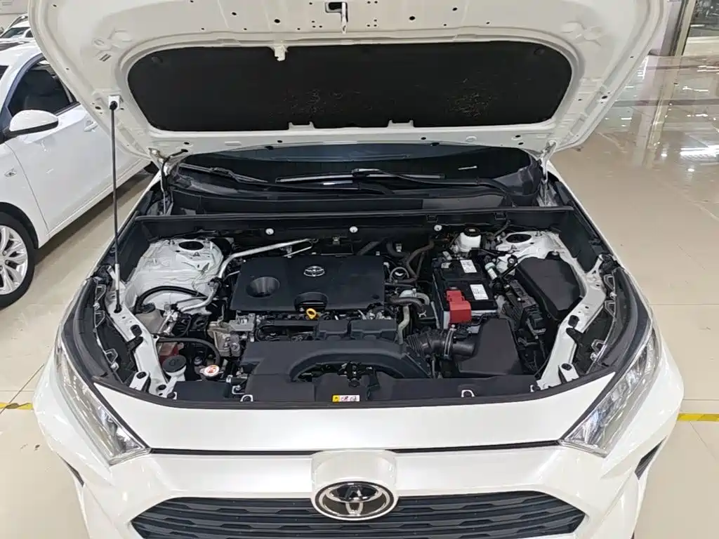 Toyota RAV4 — фото 19