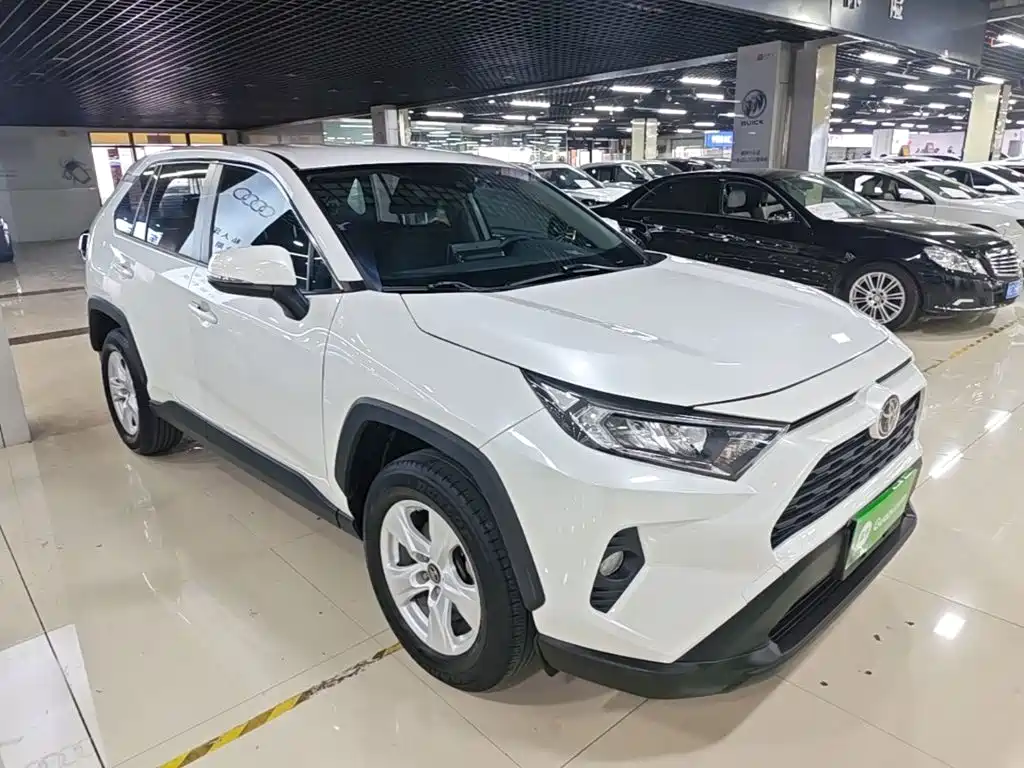 Toyota RAV4 — фото 3