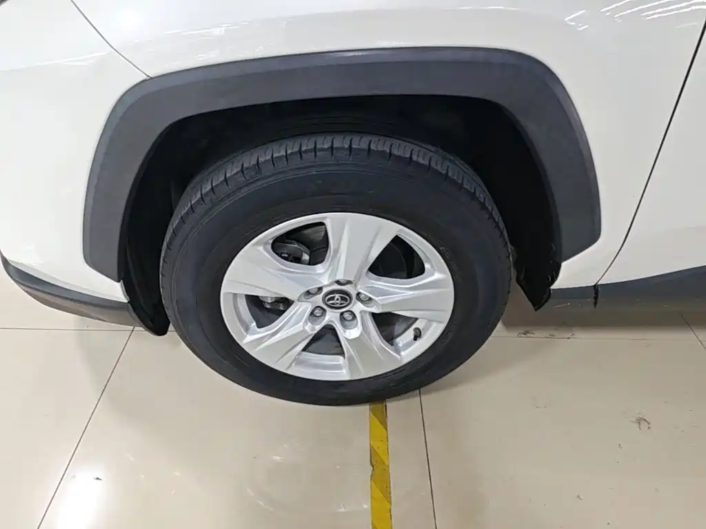 Toyota RAV4 — фото 22
