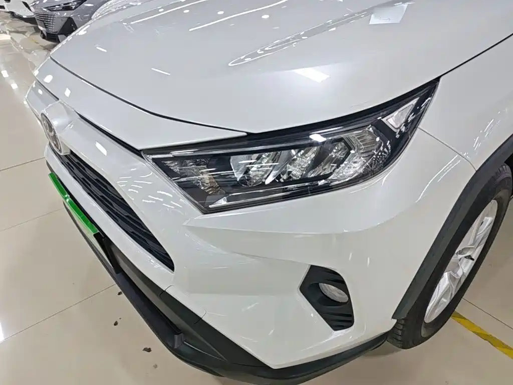 Toyota RAV4 — фото 23