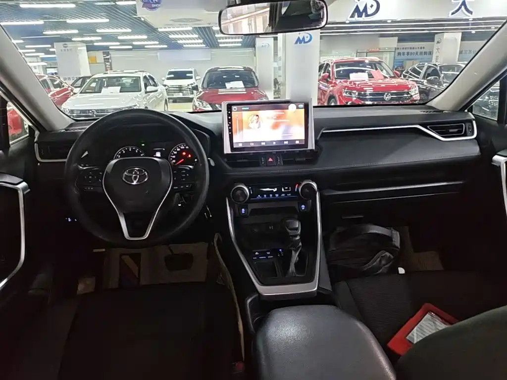 Toyota RAV4 — фото 9