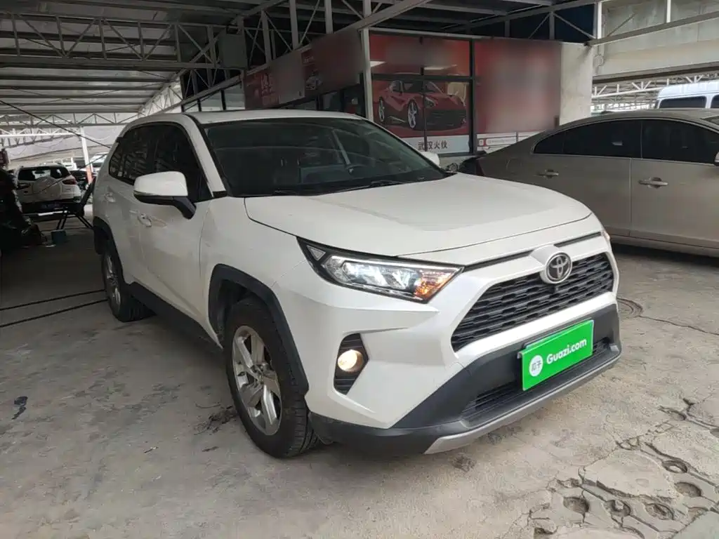 Toyota RAV4 — фото 3