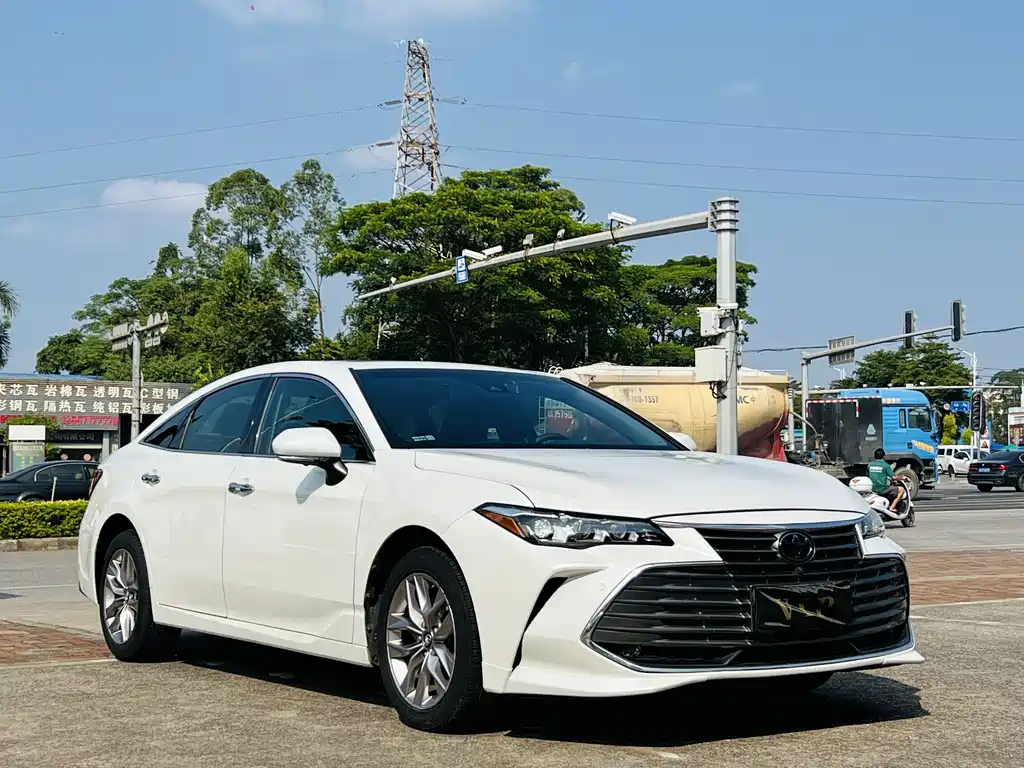 Toyota Avalon — фото 2