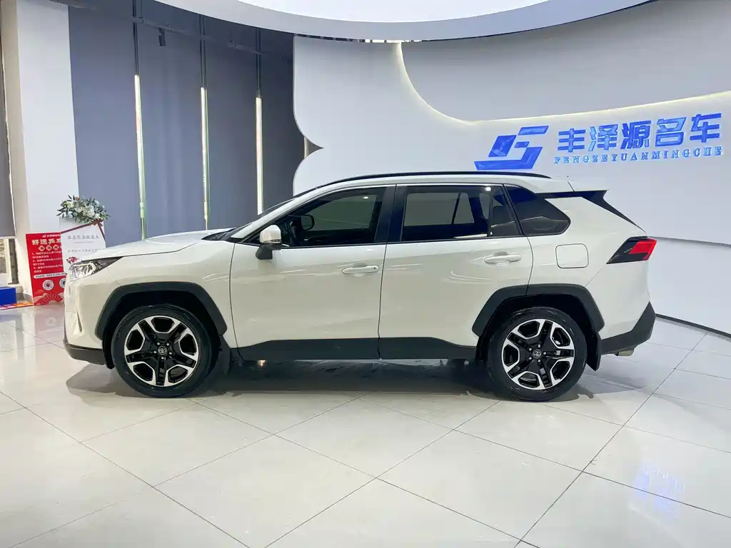 Toyota RAV4 — фото 3