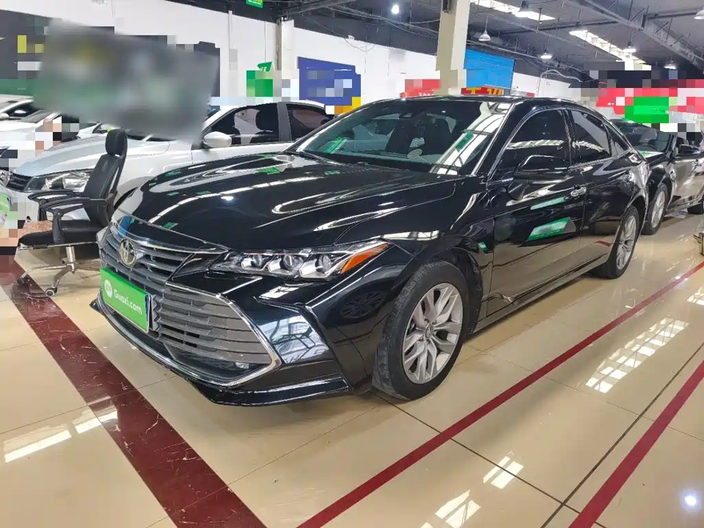 Toyota Avalon — фото 1