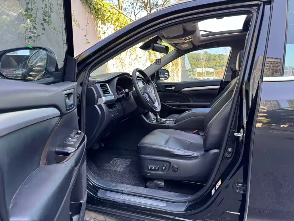 Toyota Highlander — фото 4
