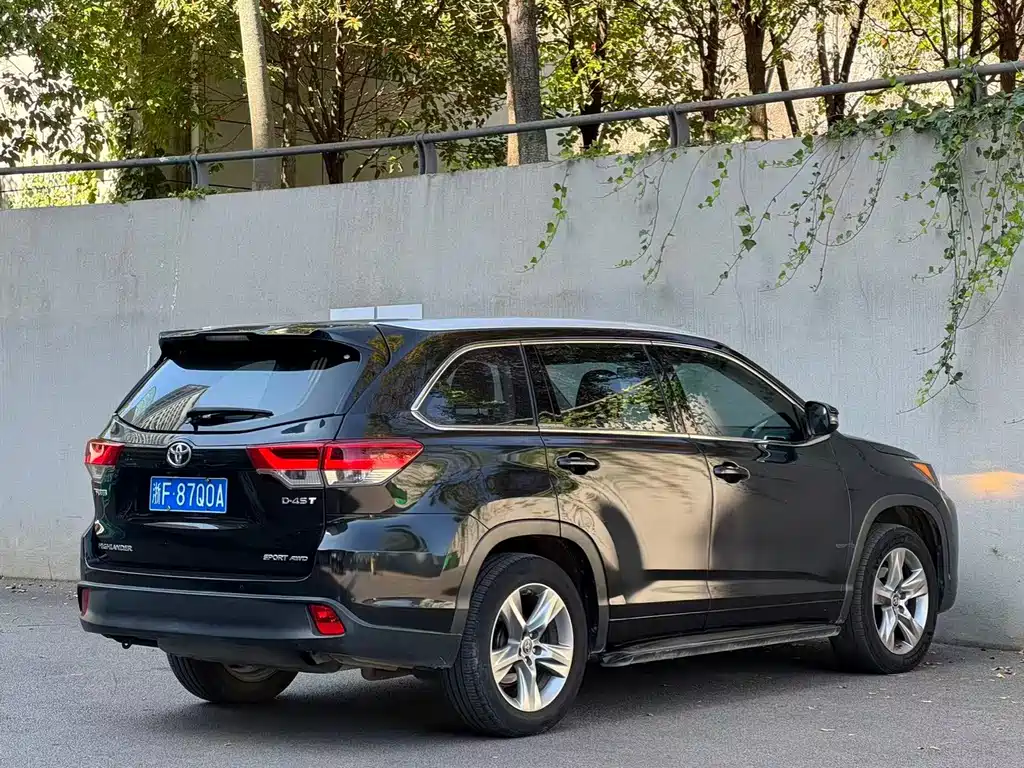 Toyota Highlander — фото 9