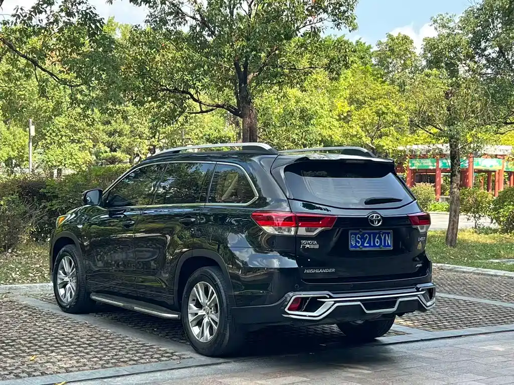 Toyota Highlander — фото 4