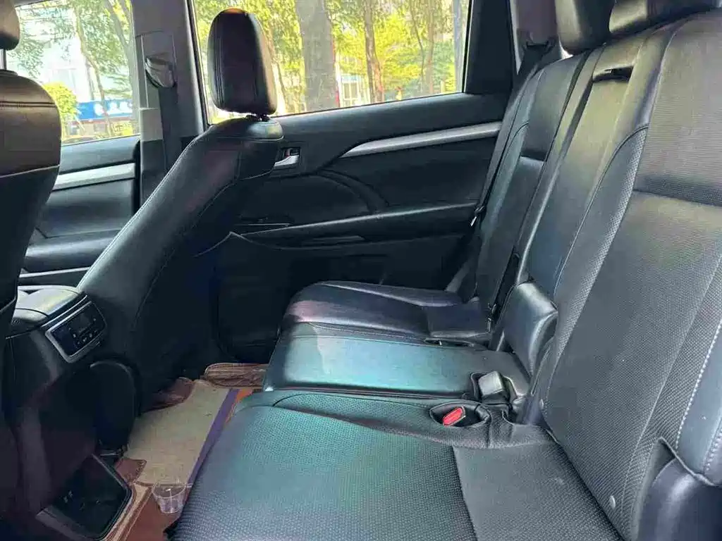 Toyota Highlander — фото 10