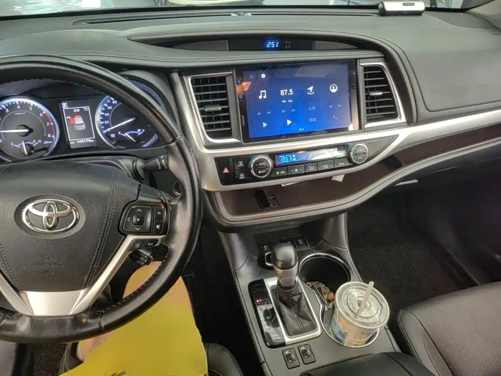 Toyota Highlander — фото 5