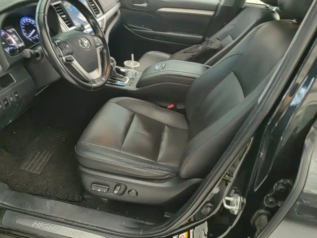 Toyota Highlander — фото 10