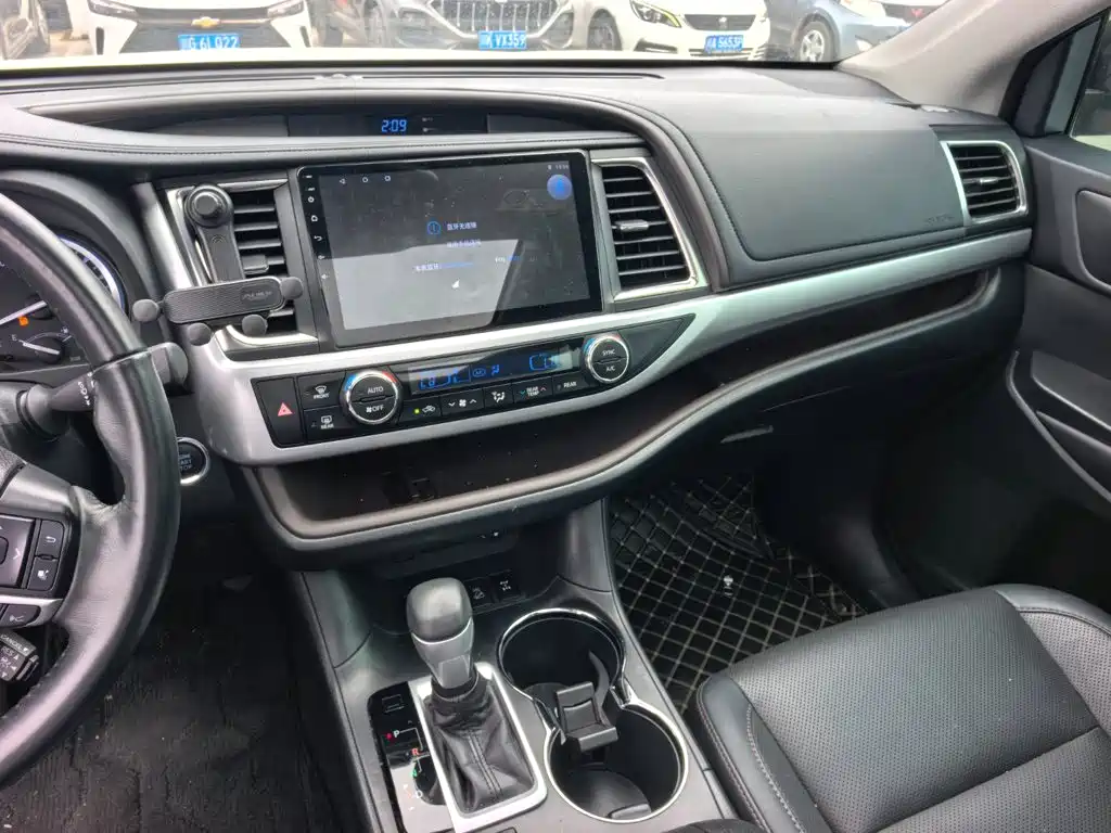 Toyota Highlander — фото 14