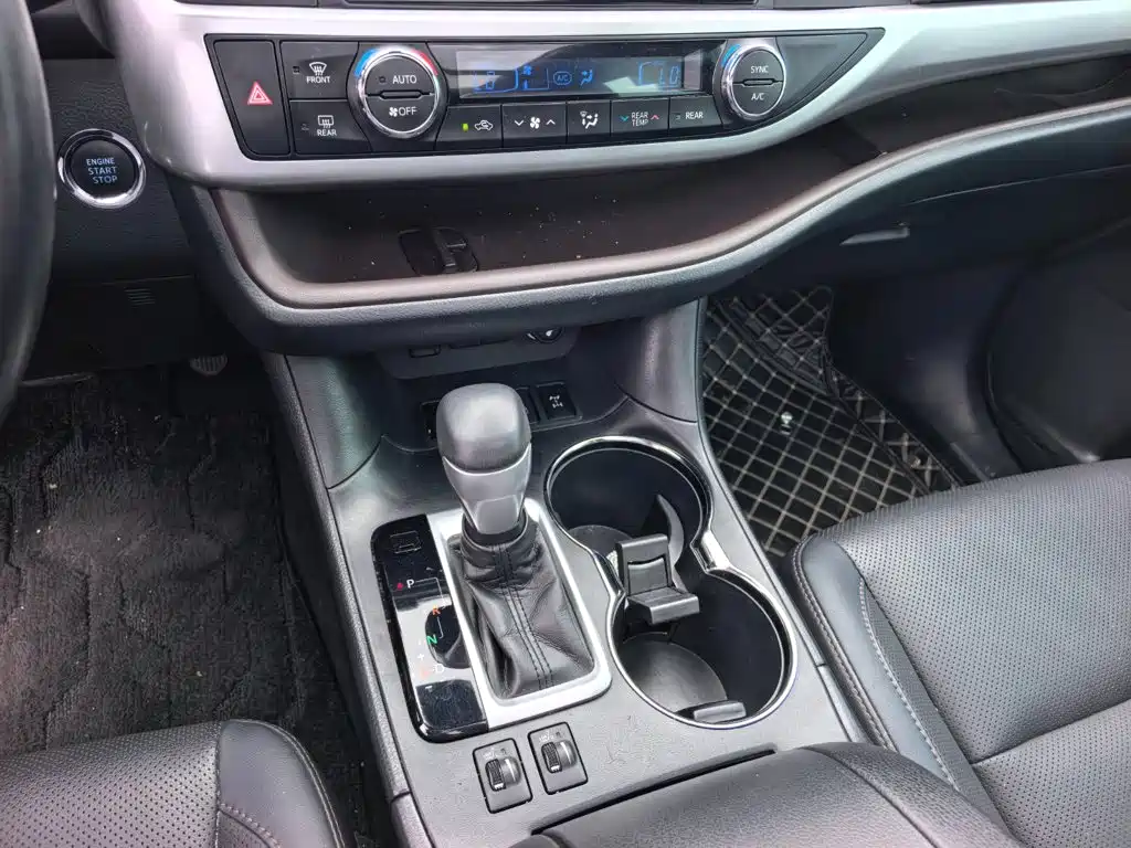 Toyota Highlander — фото 15