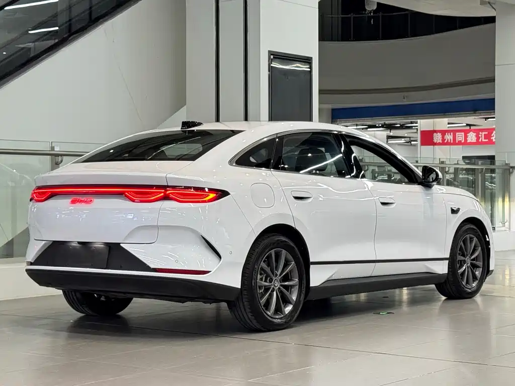 BYD Qin L — фото 4