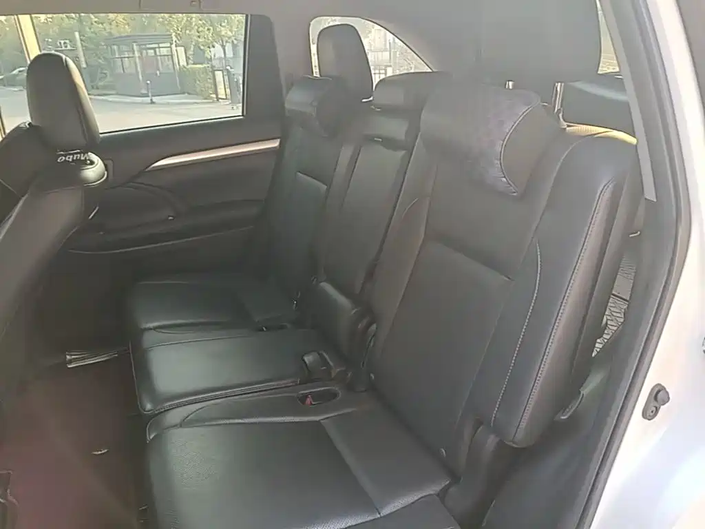 Toyota Highlander — фото 13